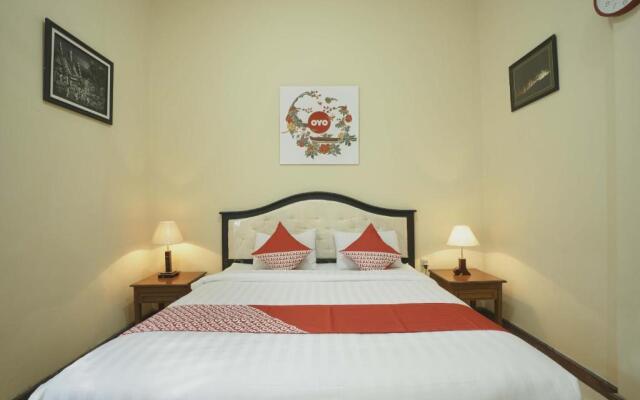 OYO 804 Ndalem Maharani Guest House