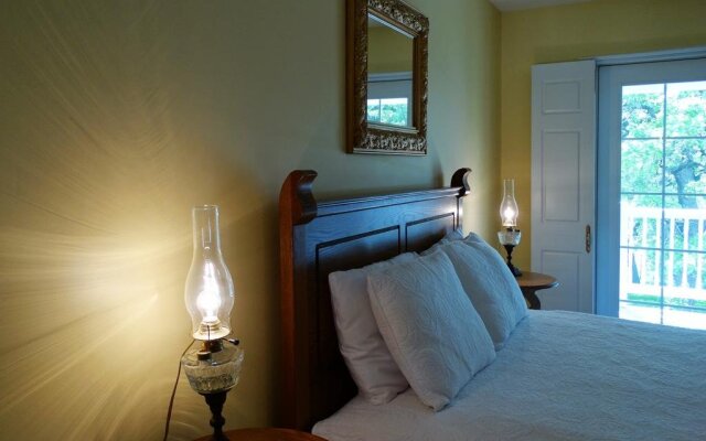 The Oakwood Inn – Adults Only