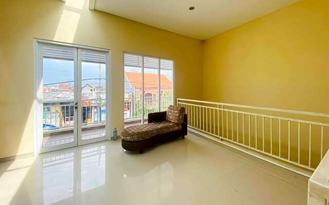 KoolKost Syariah near Masjid Al Akbar