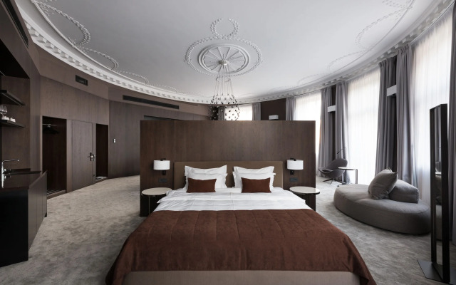 Bank Hotel