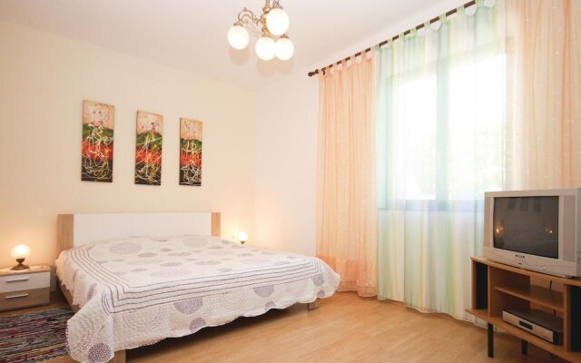 Nice Apartment in Stinjan With 2 Bedrooms and Wifi