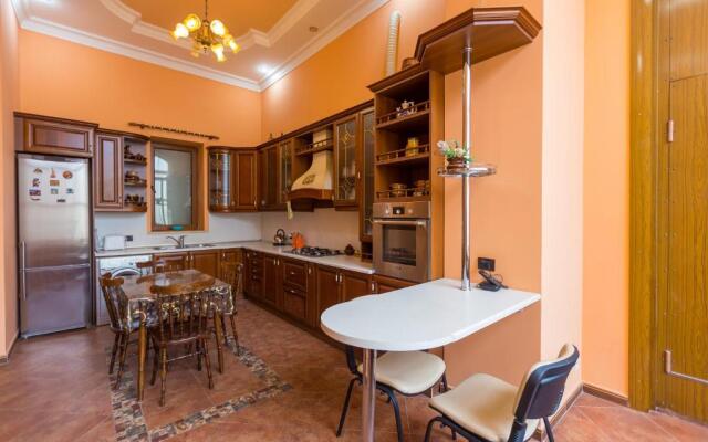 Royal Suite Apartment on Nizami Street