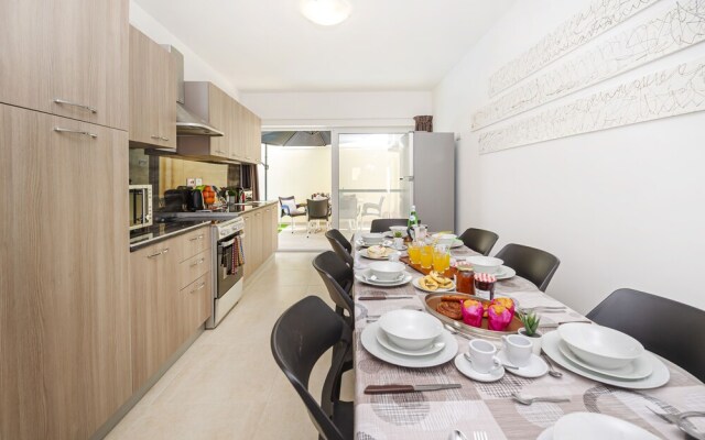 Summer Breeze Maisonette with Terrace by Getaways Malta