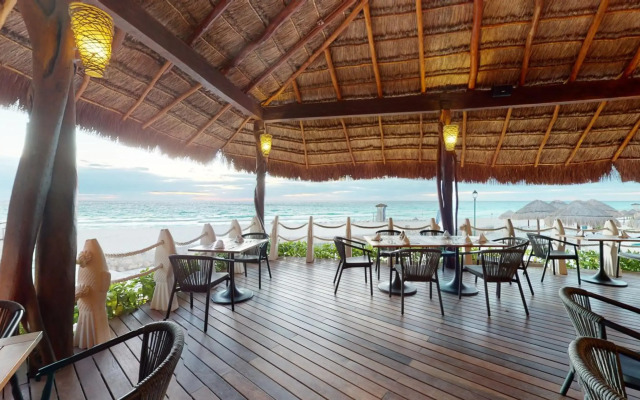 Royal Select at Grand Park Royal Cancun-All Inclusive-Adults Only