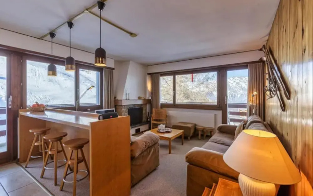 6 Person ski in out Apartment Great Views Garage