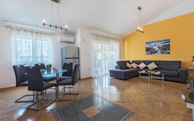 Beautiful Home in Betiga With Wifi and 4 Bedrooms