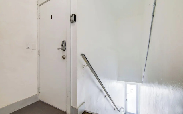 Cozy South Beach 1BR Apt Near Beach and Ocean Drive