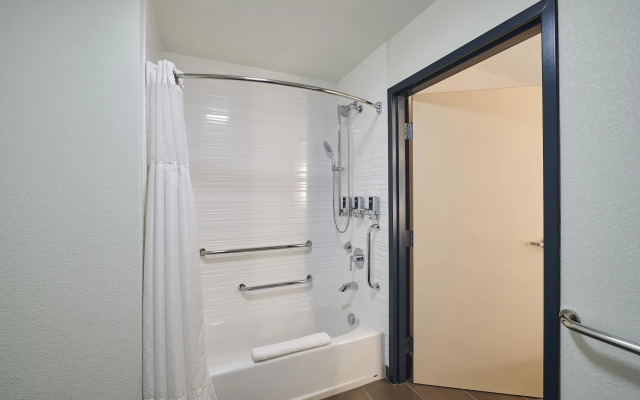 Four Points by Sheraton Cleveland-Eastlake