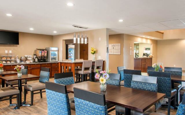 Mainstay Suites Dubuque