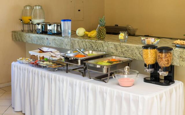 Laos Mar Hotel & Suites