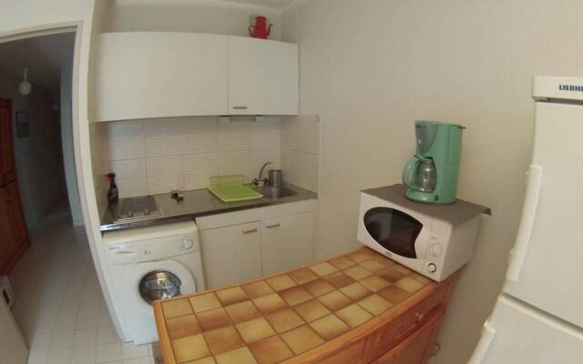 Apartment With one Bedroom in Saint-cyr-sur-mer, With Enclosed Garden