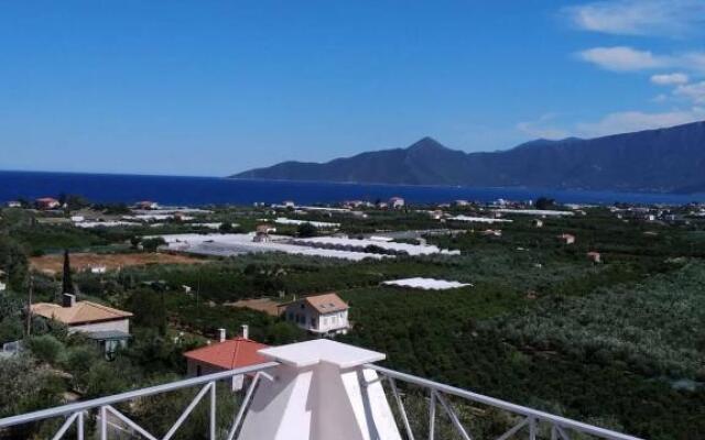 West Red Rock and View Leonidio maisonette studio