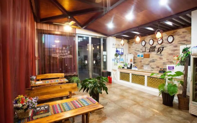 Zhangjiajie Meet Themed Inn