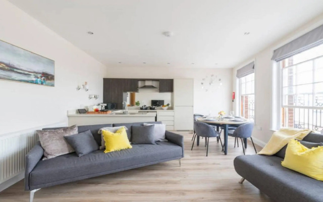 ⭐⭐⭐⭐⭐ Stunning Penthouse Overlooking River - 1 Bed