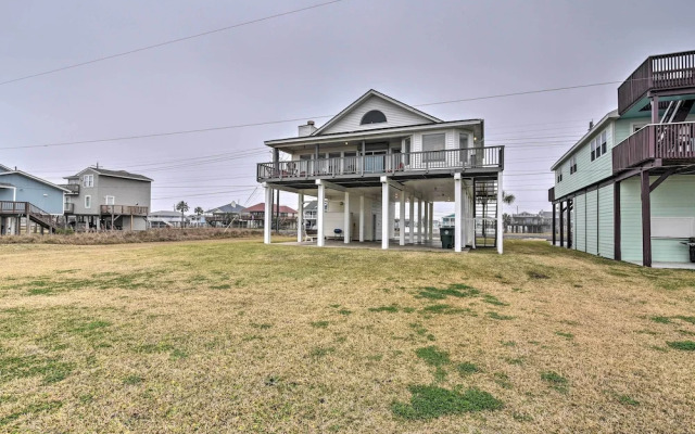 Oceanfront Galveston Home - Walk to Beach!