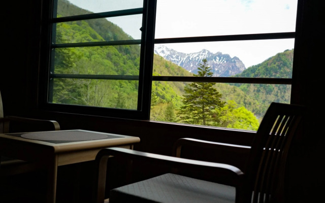 Nakanoyu Onsen Ryokan