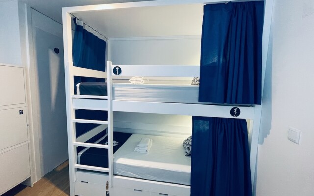 Partenope Hostel and Suites
