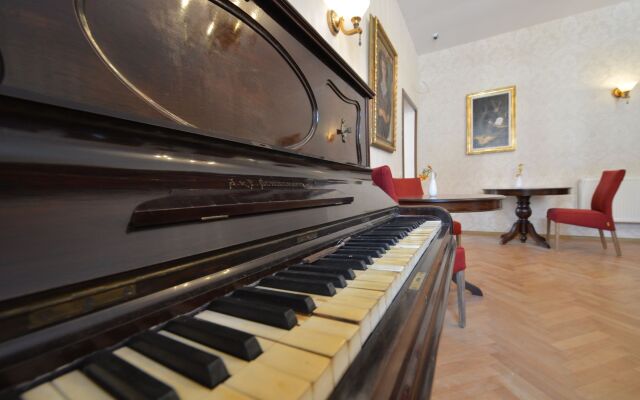 Noblesse Boutique Hotel