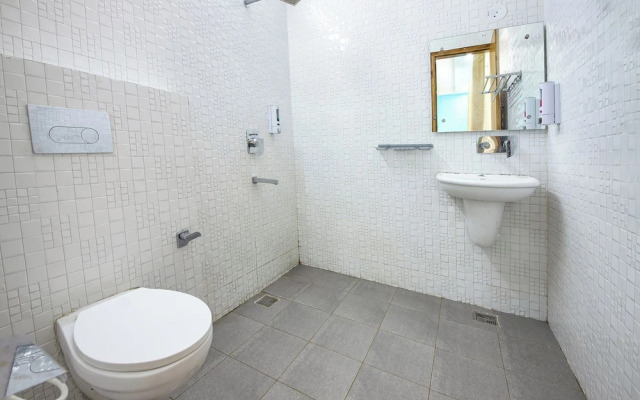 Fabhotel Crestwood Inn