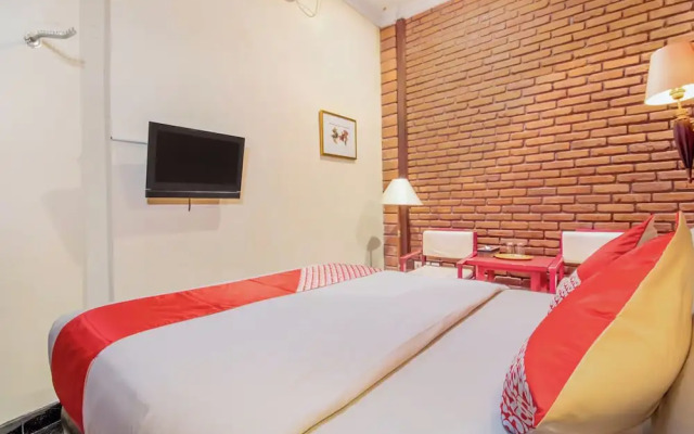 Super OYO Townhouse Oak Maxi Hotel Legian