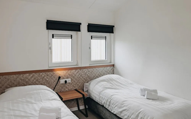 Modern Lodge Near Beach