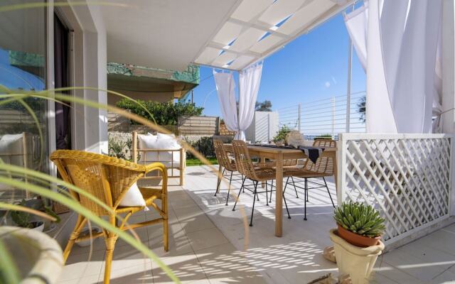 Vera's White Pearl Apartment