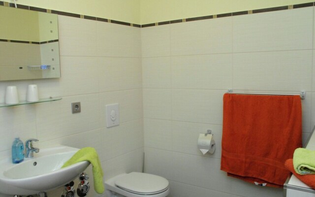 Beachside Apartment in Pepelow with Garden