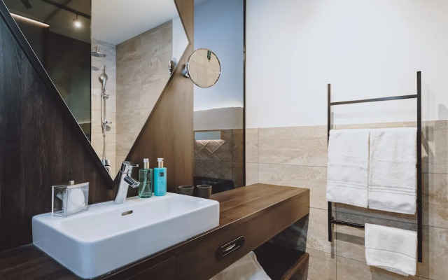 GLEMM by AvenidA Superior Hotel & Residences