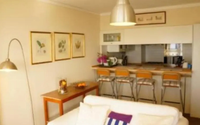 Apartment W Stunning View - MARINA - Free Parking & AC