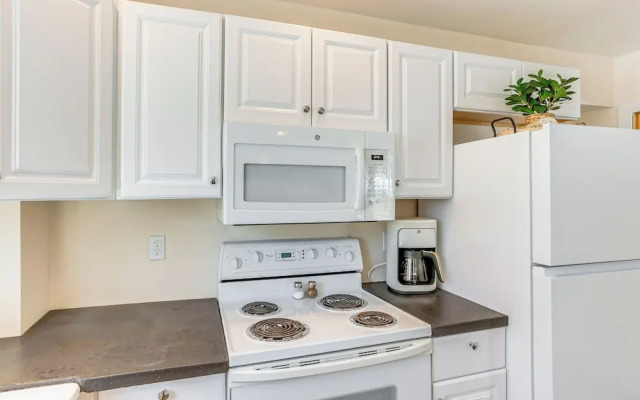 Patio & Mountain Views: Farmhouse in Mancos!