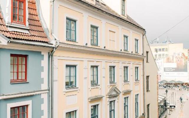 ELVIS apartment/11 beds/6 bedrooms/Riga Old Town