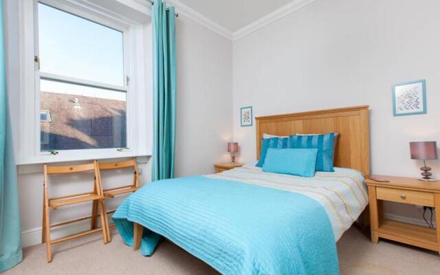 Bright and Modern Causewayside Apartment