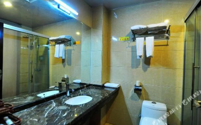 Tuwo Holiday Hotel (Guiyang Railway Station Shachong Road Subway Station)