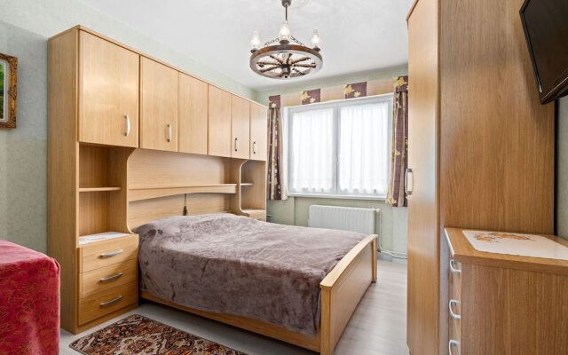 Tranquil Apartment With sea View