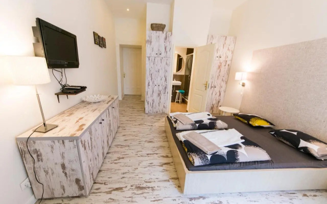 Central 5 Guest House