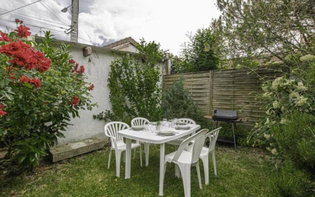 Gîte Saint-Julien-les-Villas, 3 pièces, 5 personnes - FR-1-543-215