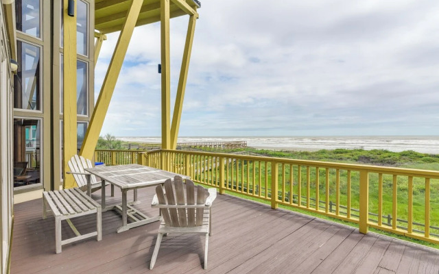 Oceanfront Home w/ Beach Access in Galveston