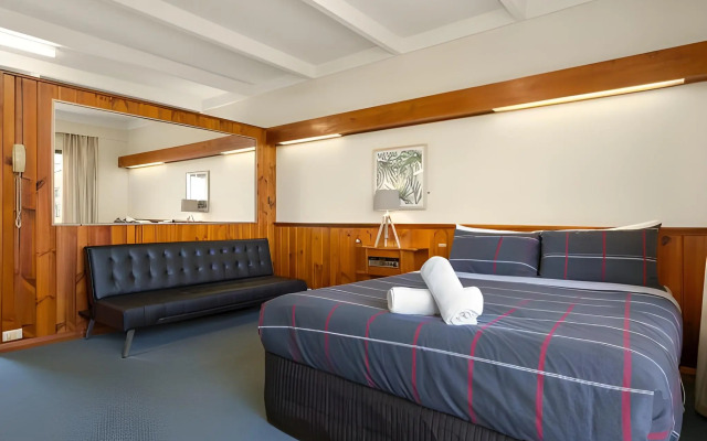 Village Family Motor Inn