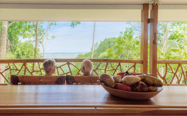 Portasol Rainforest and Ocean View Living