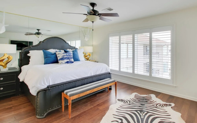 Million-dollar Views: Condo on Lake Hamilton!