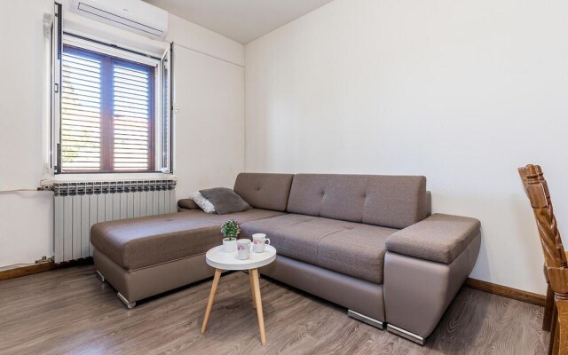 Amazing Apartment in Sibenik-brodarica With Wifi and 2 Bedrooms