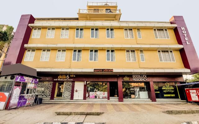 Capital O 14174 Good Luck Residency Hotel