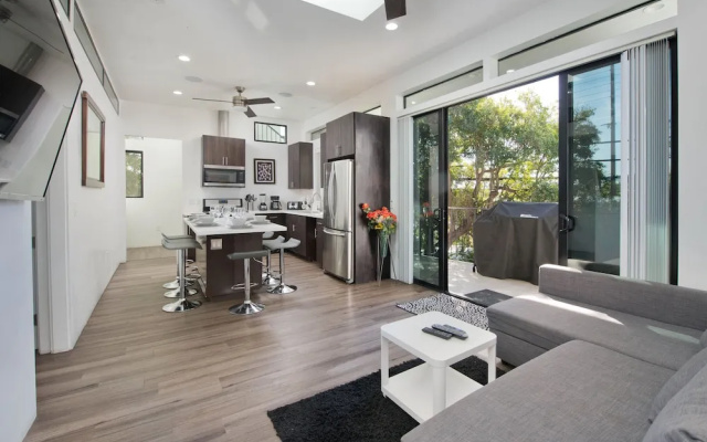 2nd Story Masterpiece In Venice Beach 4 Bedroom Home by RedAwning
