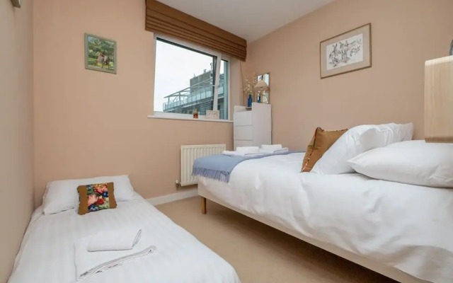 Host Stay Kingscote Townhouse