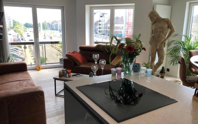 Luxueus nieuw zonnig hoekappartement SEAVIEW Heldenplein - 2x ruime garagebox