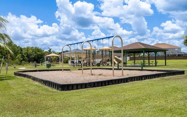 Jasmine Breeze Home for 12