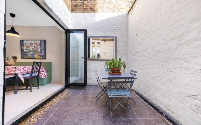 Green Retreat On Askew Crescent