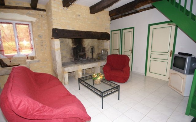 Cozy Holiday Home in Florimont-Gaumier with Private Pool