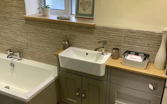 Deri-Down Guest House