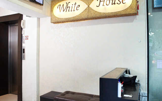 White House Asoke Sukhumvit 18